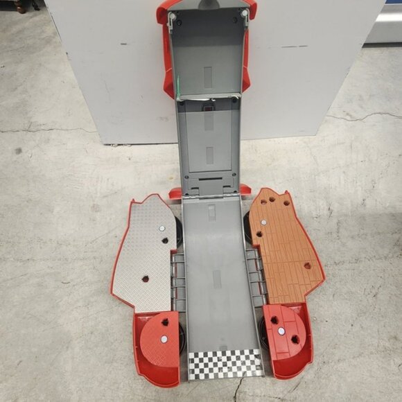 Disney Pixar Cars Lightning McQueen Transforming Playset Red Race Car Toy 95 - Picture 4 of 5